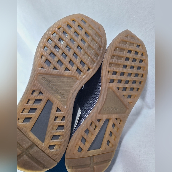 Adidas Deerupt runner- New with tags- Size 4.5 youth - Picture 7 of 7